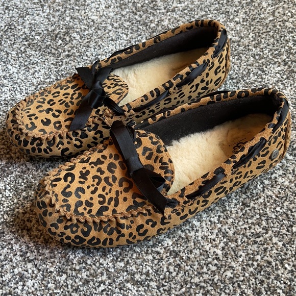 Like new Cheetah print Ugg Moccasins - Picture 4 of 10